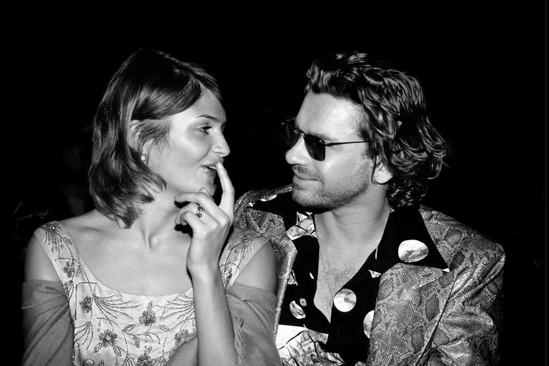 Helena Christensen y Michael Hutchence, en una mirada cómplice