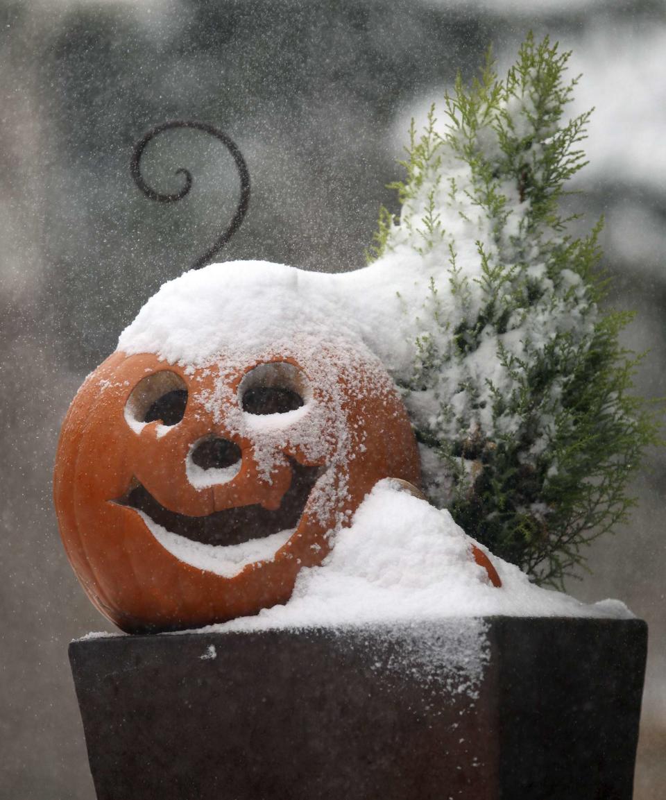 A jack-o-lantern smiles from the doorstep of a home in Minneapolis, November 10, 2014. An arctic blast began to dump heavy snow in parts of the northern Rockies, Plains and the Great Lakes regions on Monday and meteorologists said temperatures are expected to plummet throughout the United States. (REUTERS/Eric Miller)