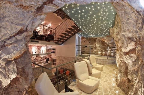 Cave Bar More, an extraordinary romantic bar made with rock formations