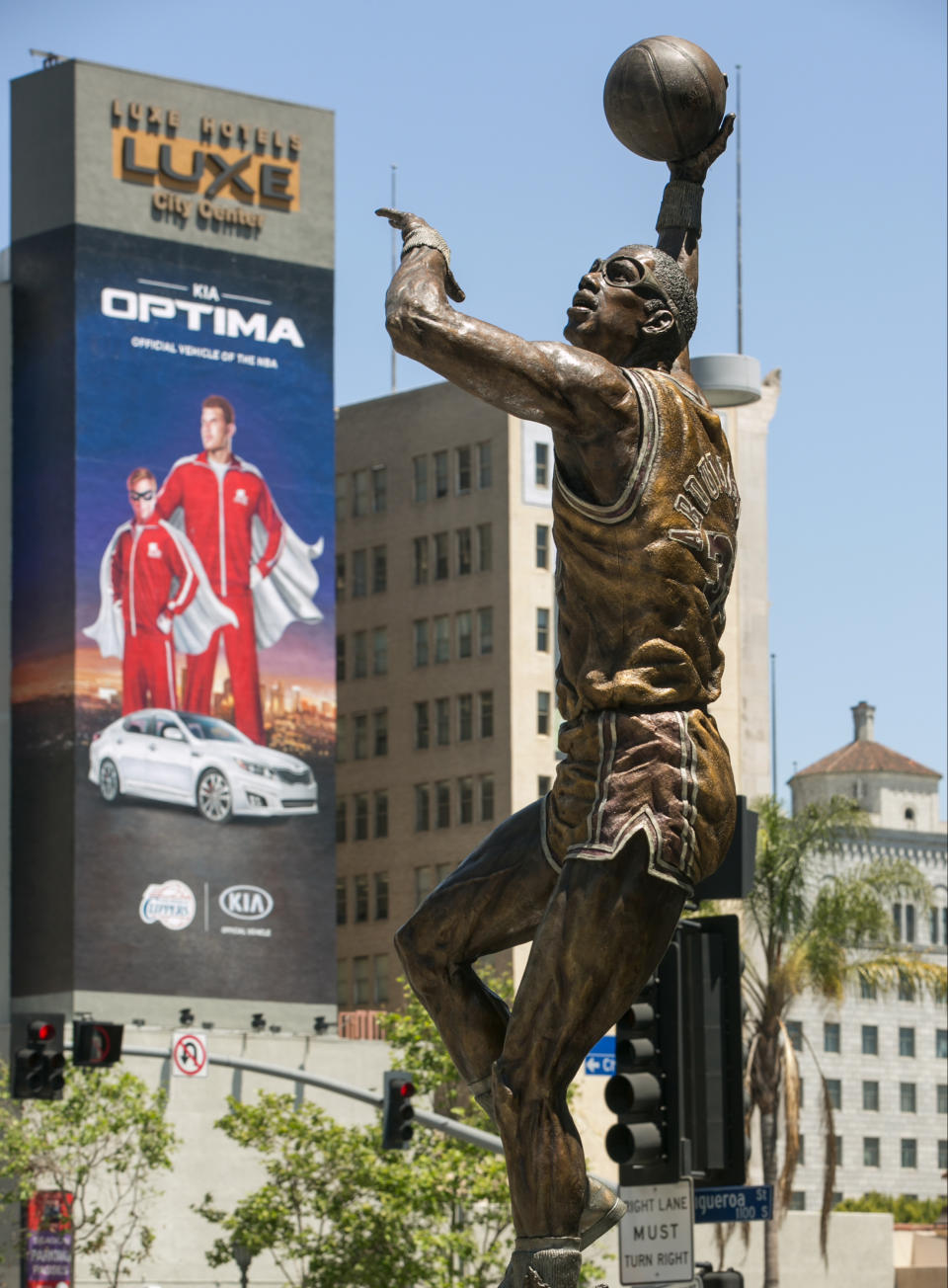 A statue of NBA great Kareem Abdul-Jabbar stands outside Staples Center in Los Angeles on Tuesday, April 29, 2014. Kia Motors America, whose ad on a building near the arena features Clippers forward Blake Griffin, said it is suspending advertising and sponsorship activities with the Clippers. The Clippers and the Golden State Warriors are to play Game 5 of a first-round playoff series later Tuesday. (AP Photo)