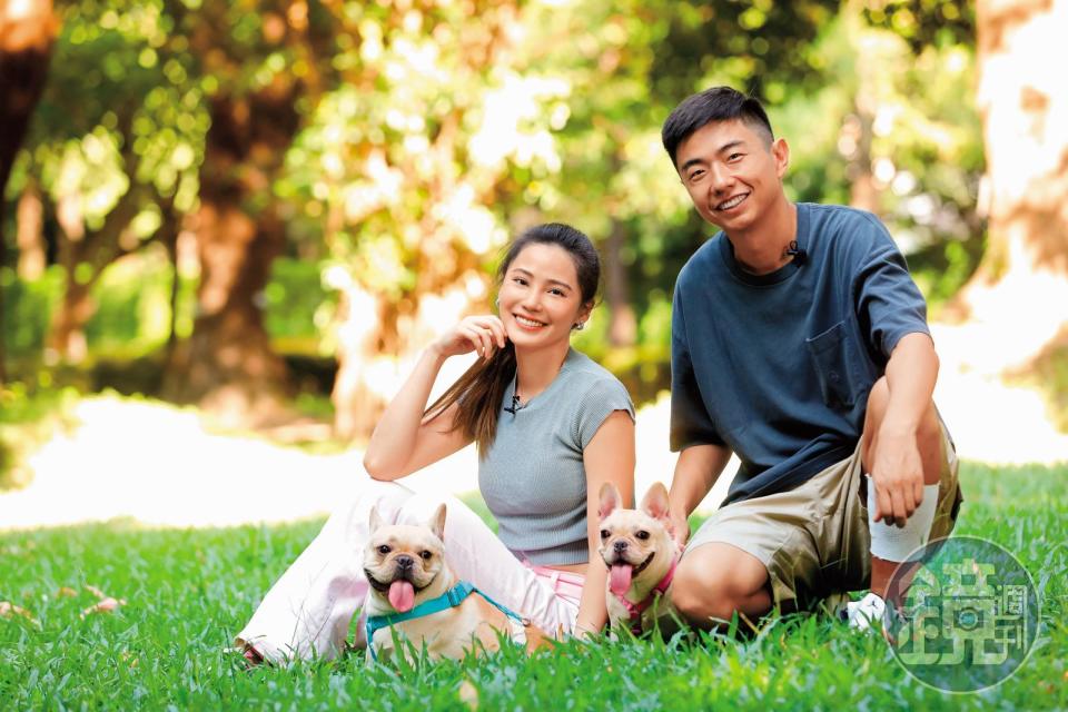 女星邱慧雯（左）先後帶2隻法鬥幼犬回家，結果問題多多，趕緊向熊爸（右）請教。