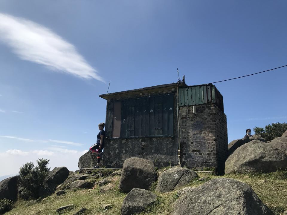 行山路線｜360度睇妙高台：大帽山南脊瞭望台 芒草處處巨石遍山