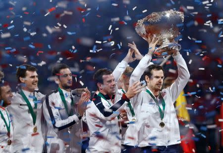 Great Britain's Andy Murray celebrates with the trophy after winning the Davis Cup Reuters / Francois Lenoir