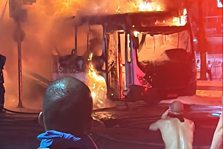 Incidentes en la periferia del estadio donde Santos descendió porprimera vez en su historia