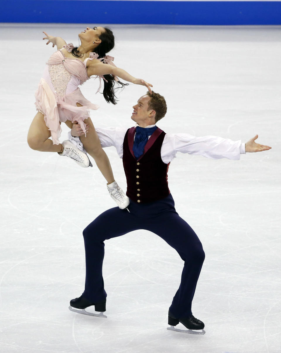 Madison Chock and Evan Bates compete during the ice dance free skate at the U.S. Figure Skating Championships in Boston, Saturday, Jan. 11, 2014. (AP Photo/Elise Amendola)