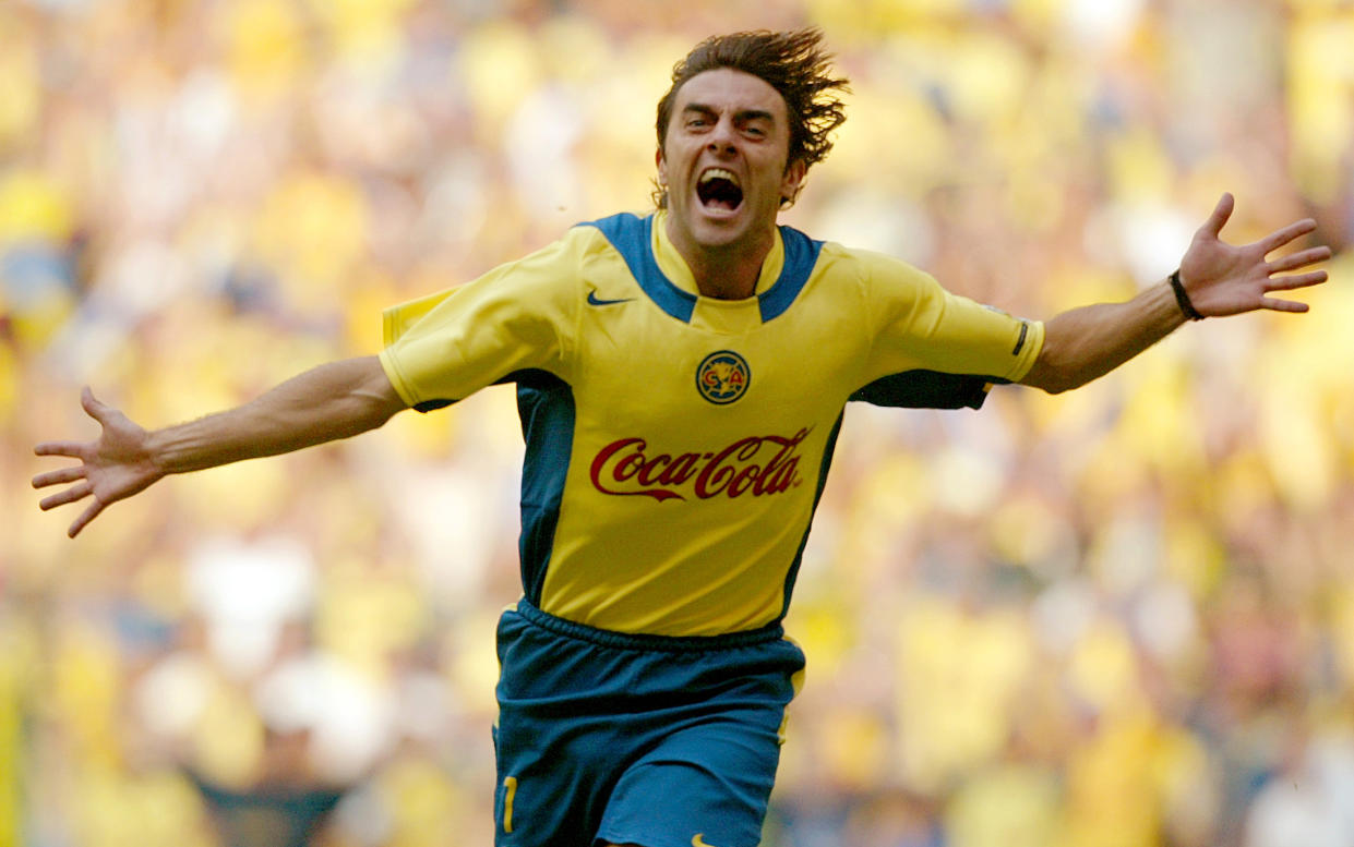 Claudio 'Piojo' López celebrando un gol.  REUTERS/Tomas Bravo 