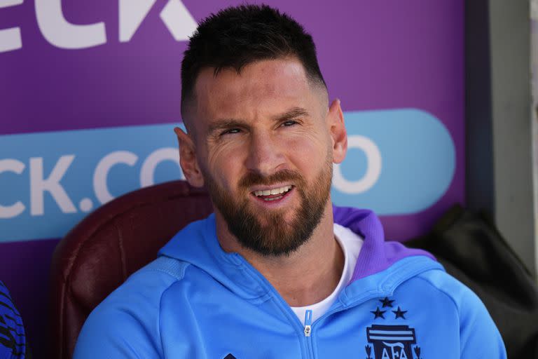 Los hinchas bolivianos aplaudieron al '10' de la Argentina pensando que era Messi... pero era Ángel Correa (AP Photo/Juan Karita)