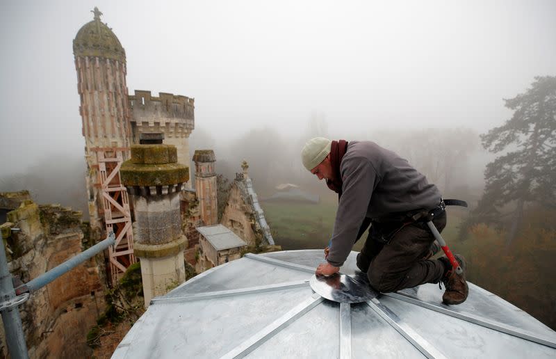 French "fairytale" Chateau with 25.000 owners prepares to celebrate Christmas