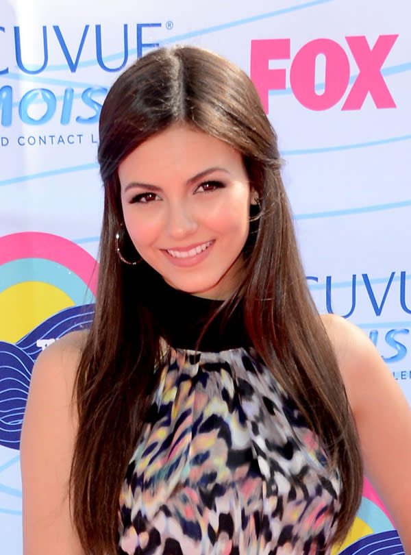 Victoria Justice’s Teen Choice Awards Hair: Get Her Simple Half Up ‘Do