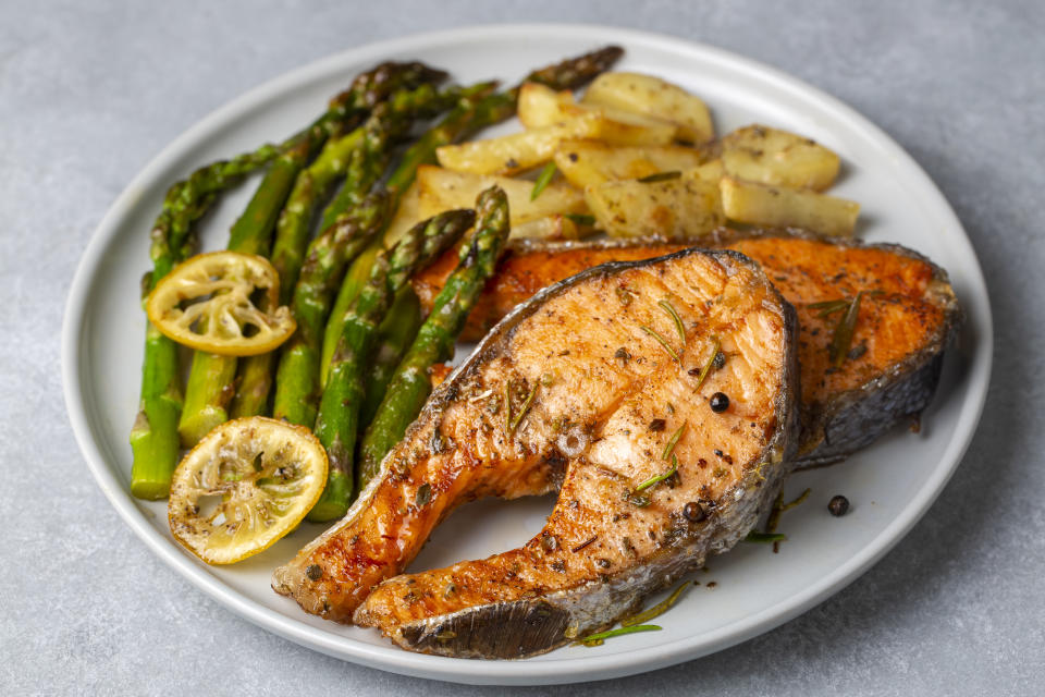 鮭魚的烹調方式十分簡單，很適合健身、減肥者食用。（Getty Image）