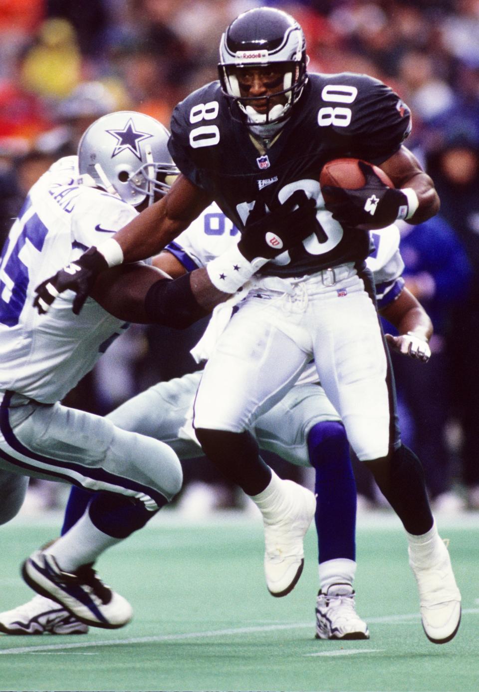 Philadelphia Eagles receiver Irving Fryar (80) in action against Dallas Cowboys linebacker Fred Strickland (55) at Veterans Stadium on Oct. 26, 1997, in Philadelphia.