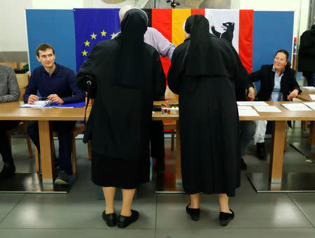 Nuns vote in the general election (Bundestagswahl) in Berlin, Germany, September 24, 2017. REUTERS/Fabrizio Bensch