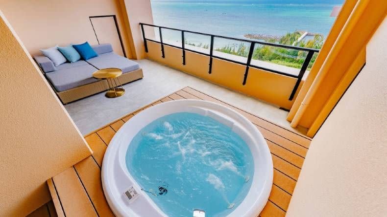 ▲沖繩新飯店「AQUASENSE Hotel & Resort」，每間客房都擁有無敵海景景觀。（圖／易遊網提供）