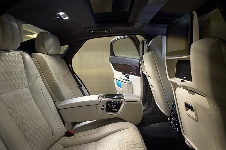 2016 Jaguar XJ Portfolio rear seat photo