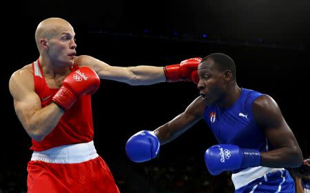 2016 Rio Olympics - Boxing - Semifinal - Men's Heavy (91kg) Semifinals Bout 170 - Riocentro - Pavilion 6 - Rio de Janeiro, Brazil - 13/08/2016. Vassiliy Levit (KAZ) of Kazakhstan and Erislandy Savon (CUB) of Cuba compete. REUTERS/Peter Cziborra