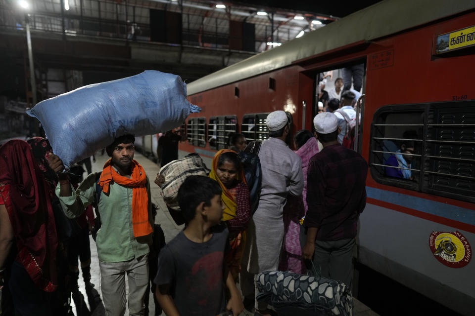 Passengers arrive to board the general class compartment of the Thirukkural Express at Nizamuddin railway station in New Delhi, Saturday, April 20, 2024. (AP Photo/Manish Swarup)