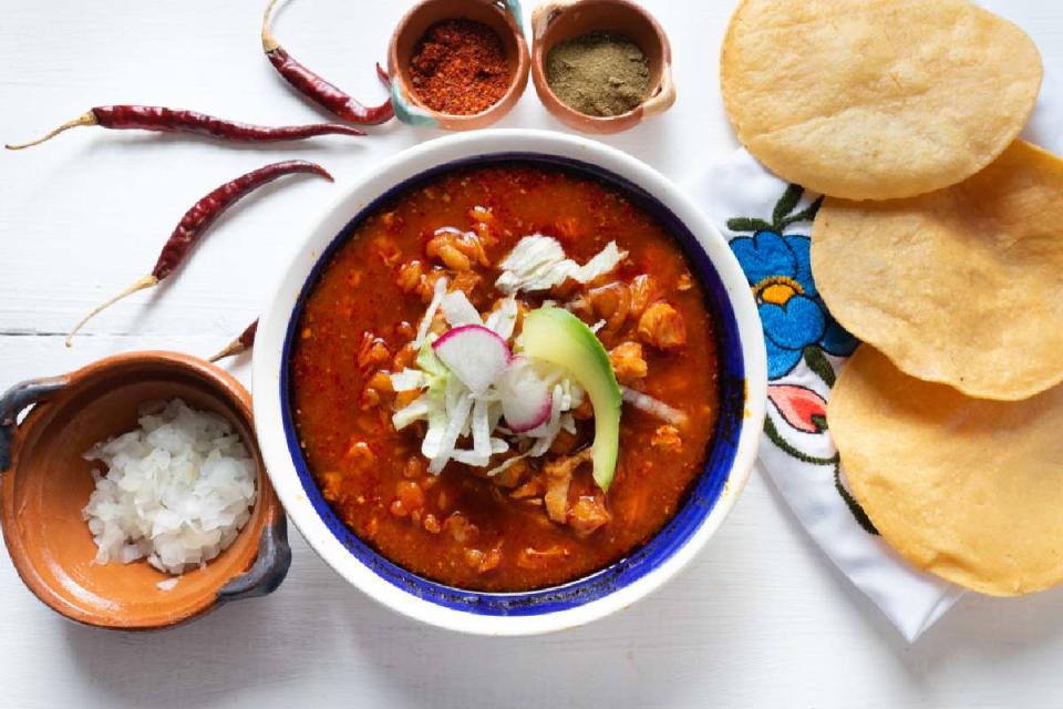 Cómo comer pozole