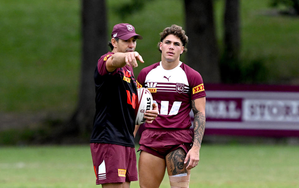 BRISBANE, AUSTRALIA - MAY 28: Coach Billy Slater talk tactics with Reece Walsh during a Queensland Maroons State of Origin Training Session at Brisbane Broncos on May 28, 2024 in Brisbane, Australia. (Photo by Bradley Kanaris/Getty Images)