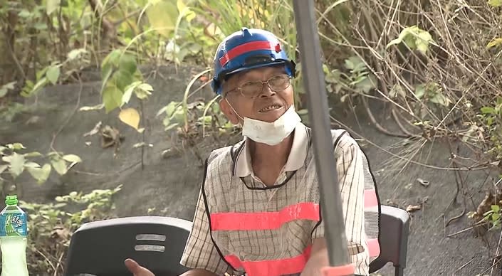 黎先生聯繫退休鋼索師傅陳永郎一同投入救災。（圖／東森新聞）