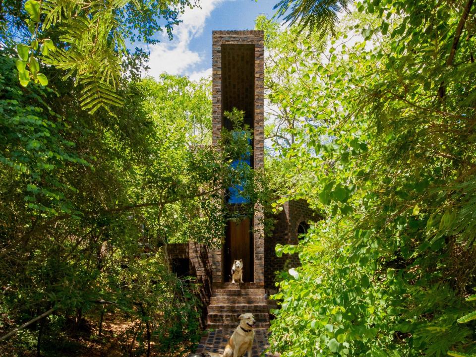 A view of the House of the Big Arch shows how skinny it is.