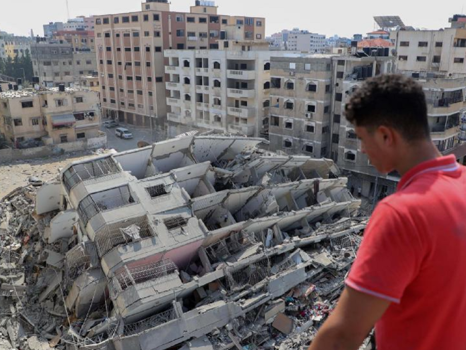 以色列對加薩空襲後，建築物遭摧毀，以巴雙方連日來死傷嚴重。