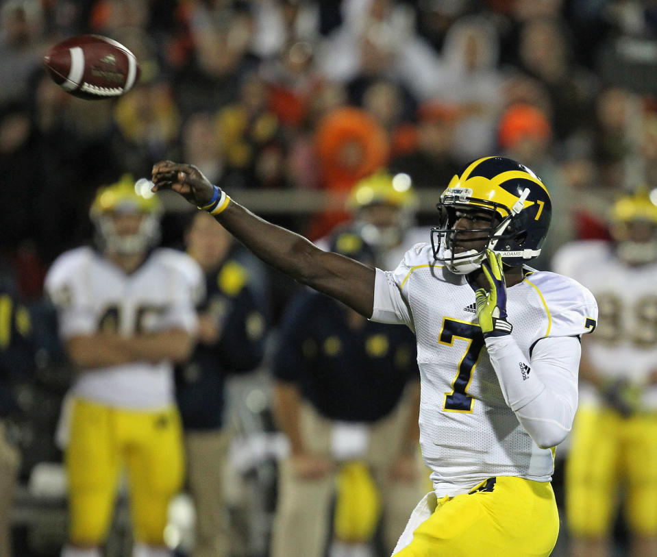 CHAMPAIGN, IL - NOVEMBER 12: Devin Gardner #7 of the Michigan Wolverines throws a touchdown pass against the Illinois Fighting Illini at Memorial Stadium on November 12, 2011 in Champaign, Illinois. Michigan defeated Illinois 31-14. (Photo by Jonathan Daniel/Getty Images)