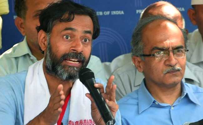 A former close aide of Arvind Kejriwal and one of the founding members of the Aam Aadmi Party, Yogendra Yadav was voted out of AAP’s Political Affairs Committee and expelled from the Party’s National Executive for alleged anti-party activities in 2015. Yadav said that he had been targeted for questioning Kejriwal’s ‘authoritarian ways, accusing him of stifling power and using unfair means to capture power. Yadav then went on to form the Swaraj Abhiyan with fellow former AAP member Prashant Bhushan, sociologist Anand Kumar and Professor Ajit Jha. The dissent and public washing of the party’s problems came as a major embarrassment to the AAP government which had just won the Delhi elections. <em><strong>Image credit: </strong></em><a href="https://twitter.com/ndtv/status/937694555595464704/photo/1" class="link " rel="nofollow noopener" target="_blank" data-ylk="slk:Twitter/NDTV;elm:context_link;itc:0;sec:content-canvas">Twitter/NDTV</a>