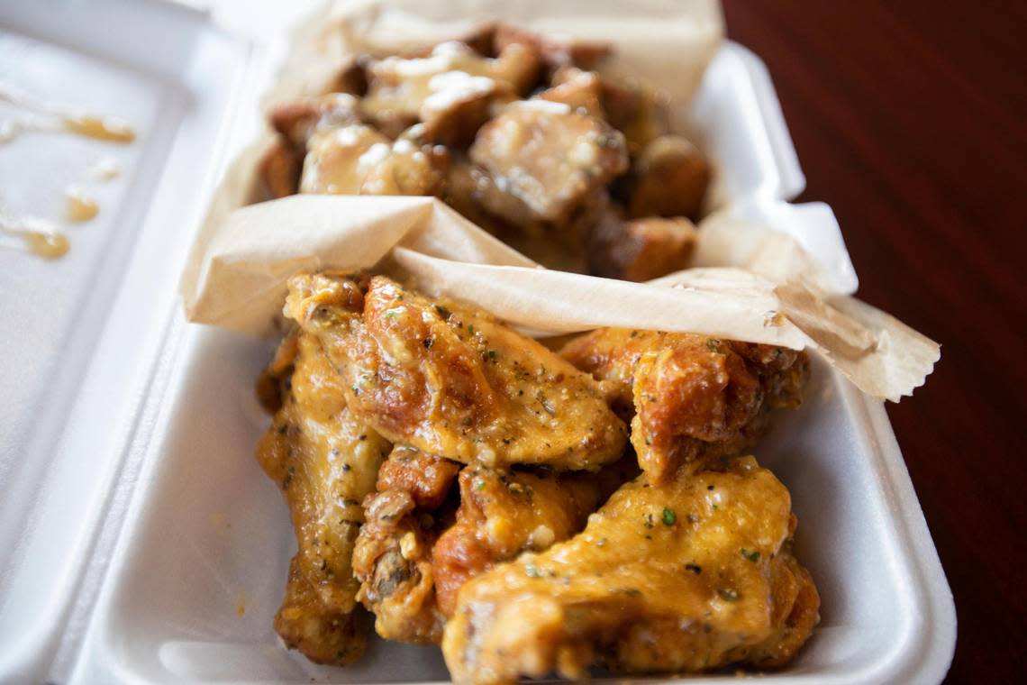 Eazy’s World flavored wings and potato slices with sauce from Thomas Williams at Wing KYng in Greyline Station in Lexington, Ky., Thursday, May 11, 2023. Silas Walker/swalker@herald-leader.com