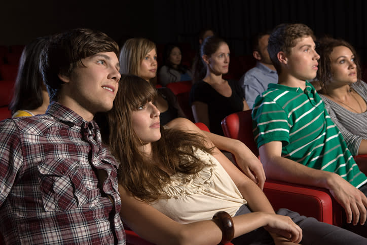 Los adolescentes viven el amor de una forma diferente que los adultos. – Foto: Tanya Little/Getty Images