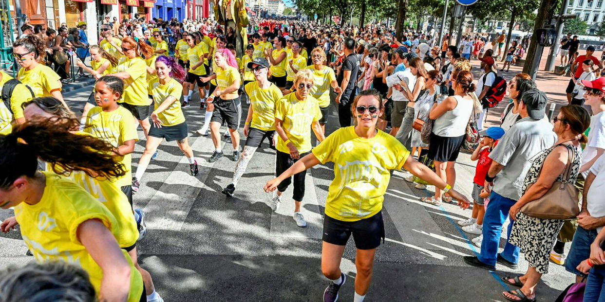 Le 10 septembre s’est tenu le défilé d’ouverture de la Biennale de la danse, sur le thème art et sport, en clin d’œil aux JO de 2024. - Credit: