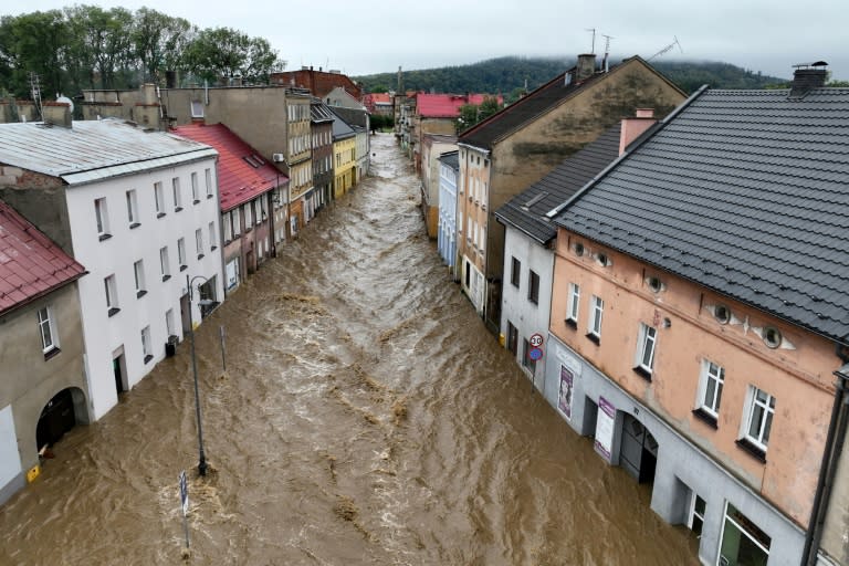 Calles inundadas en la ciudad polaca de Glucholazy (sur), el 15 de septiembre de 2024 (Sergei GAPON)