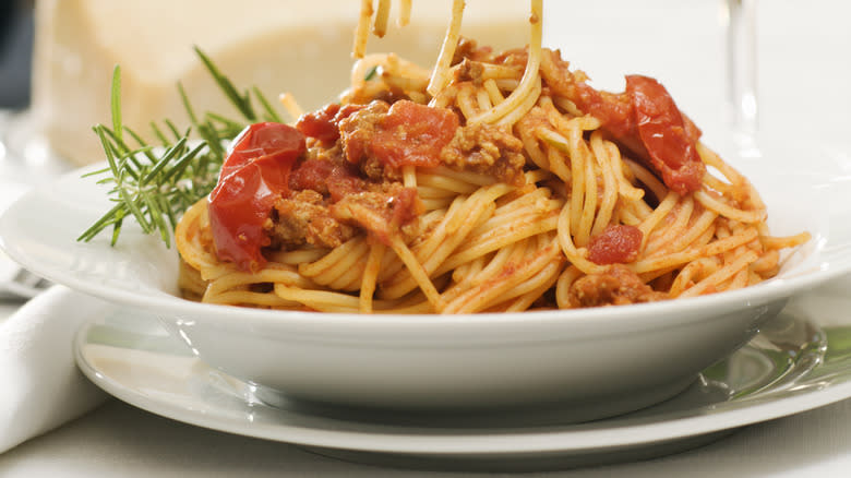 spaghetti with meat and tomato sauce