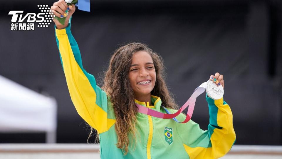 巴西13歲滑手李爾在女子街道賽拿下銀牌。（圖／達志影像美聯社）