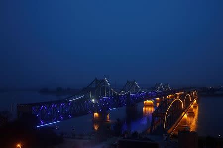 Lights illuminate the bridge over Yalu River that connects China's Dandong, Liaoning province, and North Korea's Sinuiju September 11, 2016. REUTERS/Thomas Peter