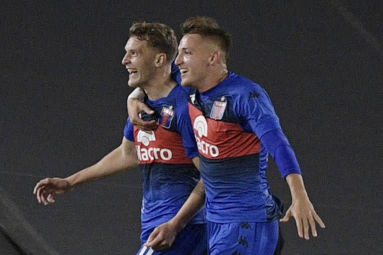 Facundo Colidio y Mateo Retegui, en Tigre; la figura del primero podría abrirle la puerta al segundo para llegar a Inter