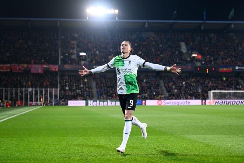 Liverpool's Darwin Nunez celebrates scoring his team's third goal during the UEFA Europa League soccer match between Sparta Prague and Liverpool. Deml Ondøej/CTK/dpa