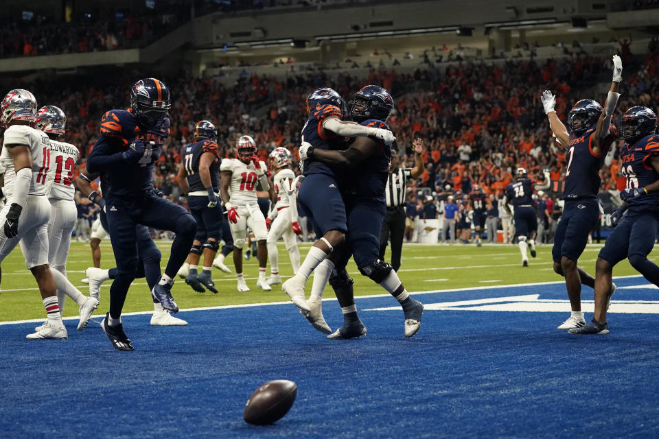 UTSA running back Sincere McCormick, center left, is lifted by a teammate as they celebrate his touchdown run against Western Kentucky during the second half of an NCAA college football game for the Conference USA championship Friday, Dec. 3, 2021, in San Antonio. (AP Photo/Eric Gay)