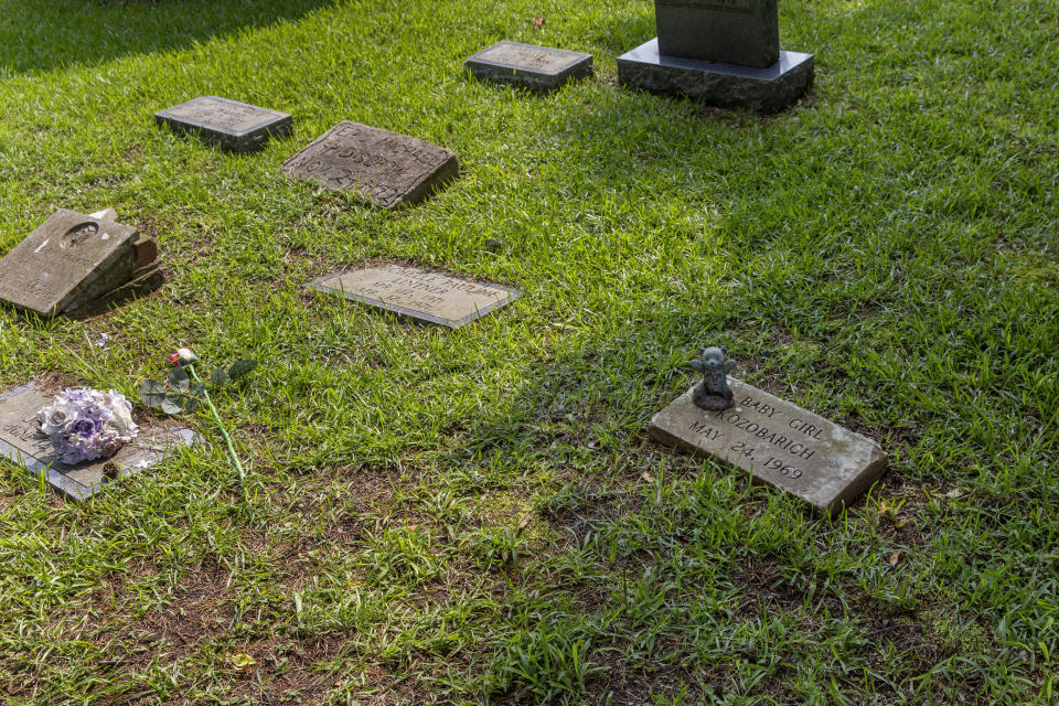 Image: The gravestone for 