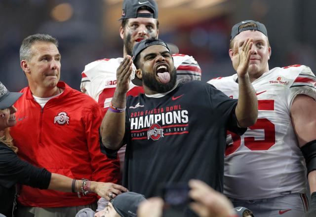 Ezekiel Elliott's mom owned a troll on Twitter