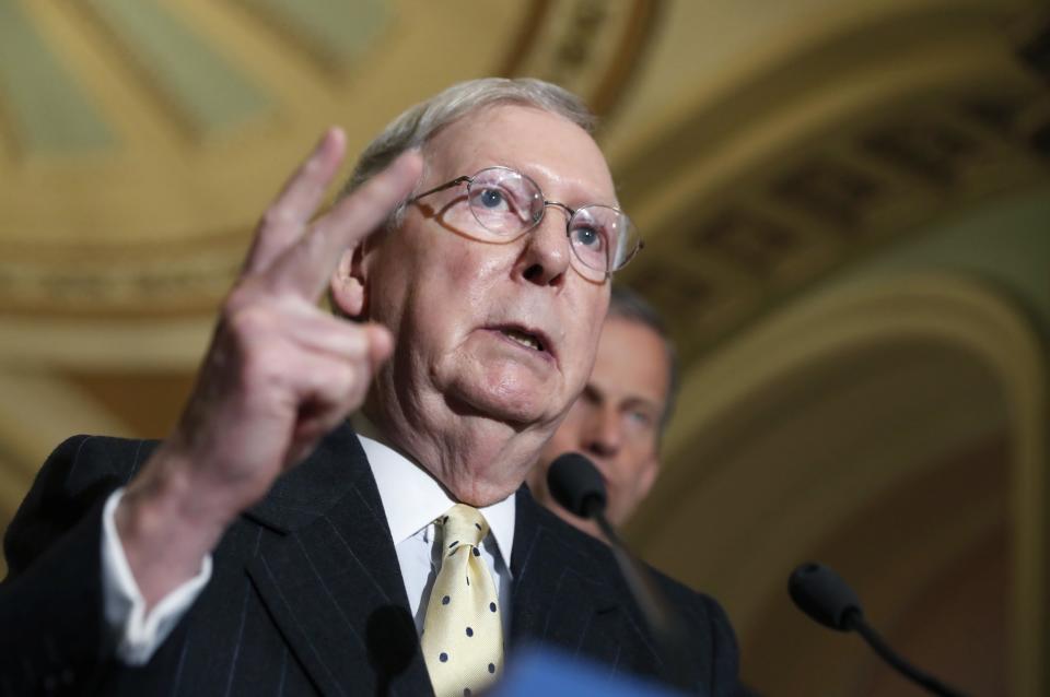 Mitch McConell, líder de la mayoría republicana en el Senado, buscará lograr una abolición de Obamacare a secas, posponiendo la reforma del sistema. Pero esa posibilidad podría ser su segunda derrota al hilo, pues no tendría actualmente los votos para aprobar ese esquema. (AP)