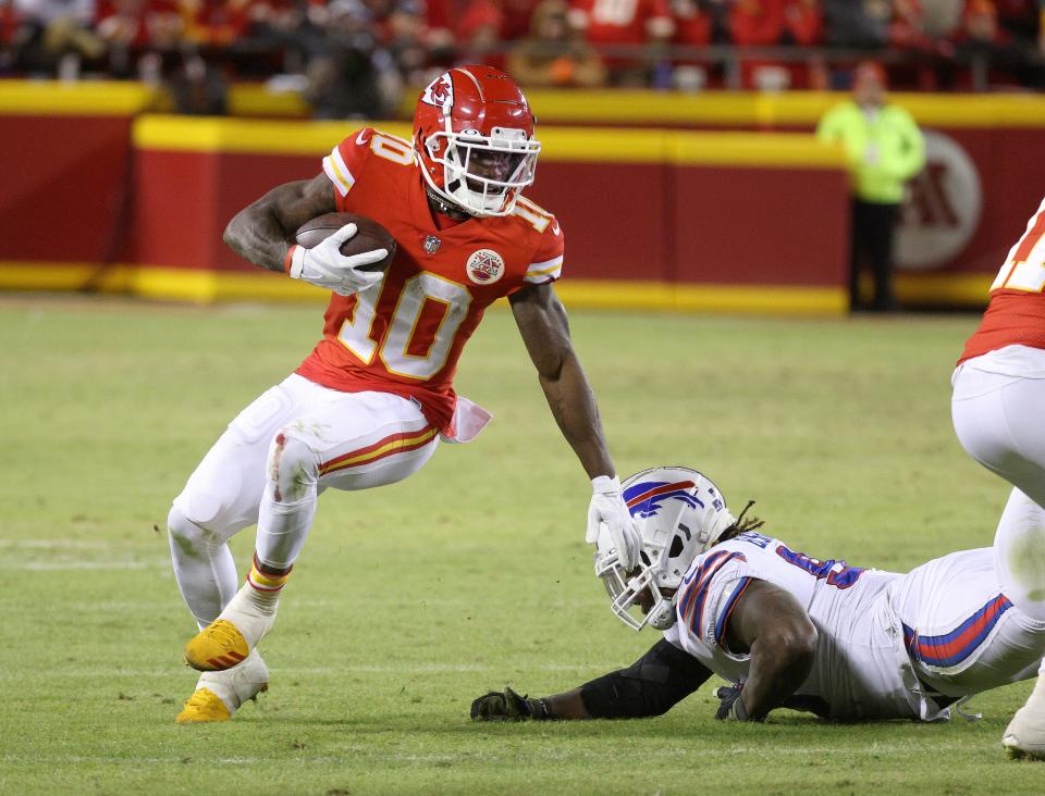 Chiefs receiver Tyreek Hill slips a tackle against the Bills.