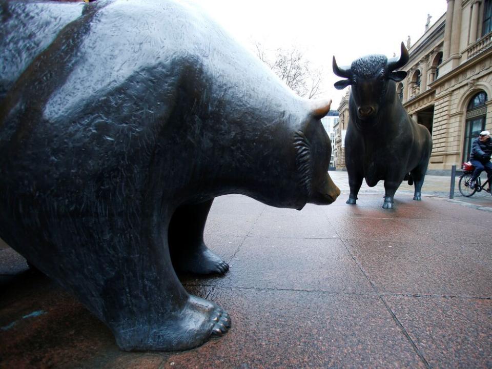  Bear and bull statues outside Frankfurt’s stock exchange in Germany.