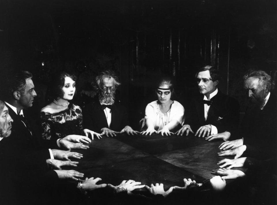 Seance on Film (1922)