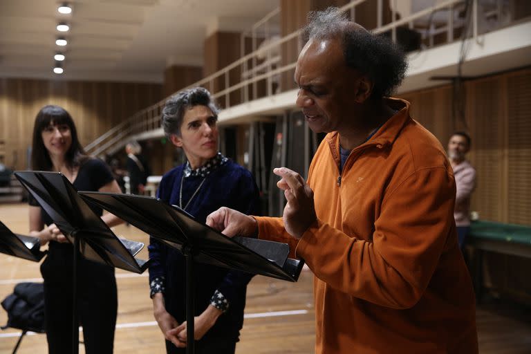 Maricel Alvarez, Analía Couceyro e Iván García, los narradores de Einstein On The Beach, para la versión que ofrecerá el Teatro Colón