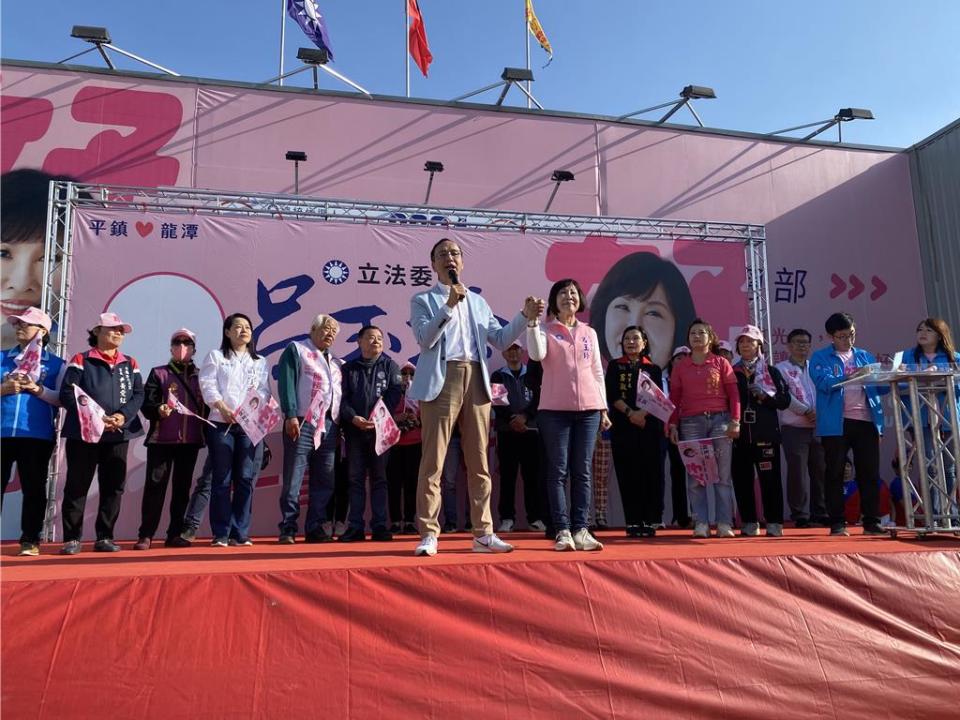 2024立委選舉桃園五選區，國民黨現任立委呂玉玲拚連任4連霸，17日舉行平鎮區婦女後援會成立大會。（蔡明亘攝）