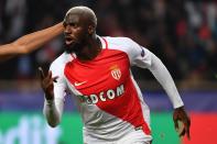 <p>Selon L’Equipe, Tiémoué Bakayoko aurait rencontré les dirigeants parisiens afin de discuter d’un transfert pour cet été. Le milieu français n’a jamais caché son amour pour le PSG. De plus, le club de la capitale souhaite renforcer son entre-jeu cet été. </p>