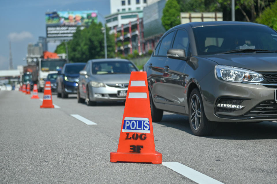 Petaling Jaya Chief Asst Comm Mohamad Fakhrudin Abdul Hamid said the police would begin more stringent checks starting today, in the lead-up to the first day of Raya celebrations. — Picture by Miera Zulyana