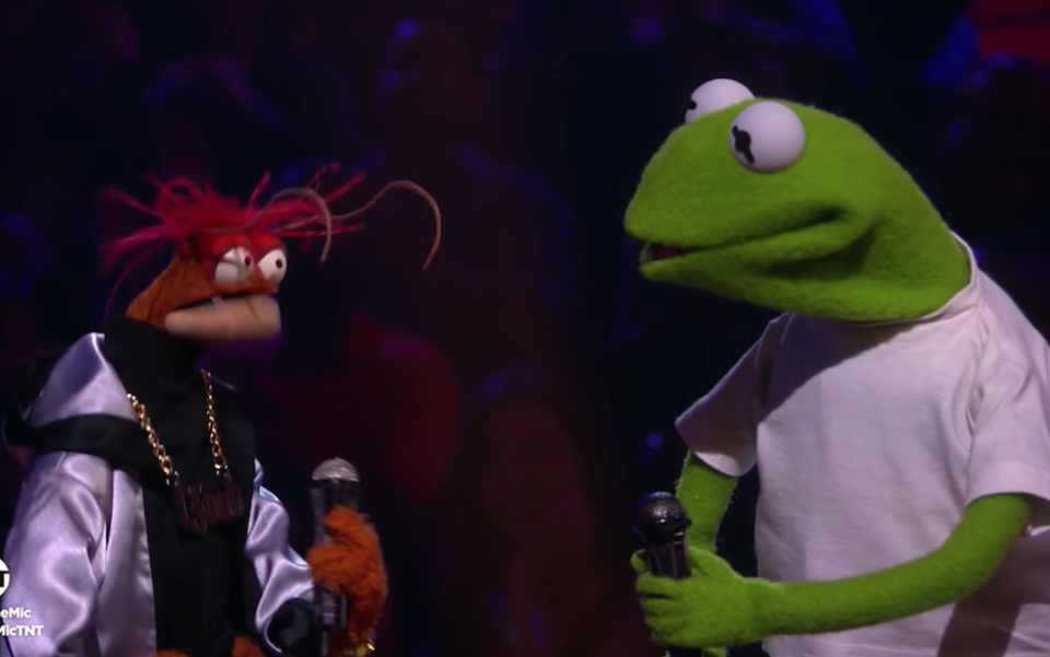 Miss Piggy hit Kermit with that savagery: "You used to be a star... now you're just a tea-sipping, glorified meme."
