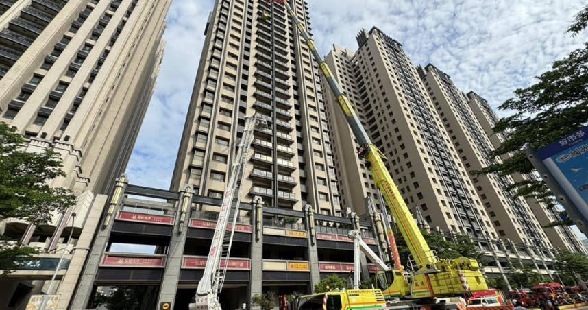 新竹「豐邑晴空匯」社區大樓傳出火警，導致2名消防員殉職。