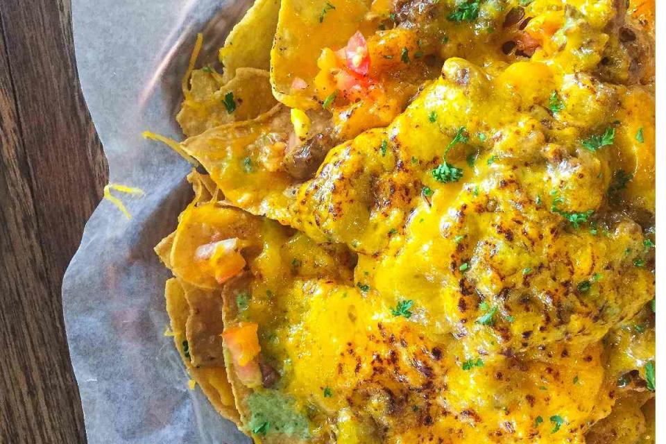 Comidas callejeras mexicanas: Nachos. Foto: Pexels/Jiferson Mondragon